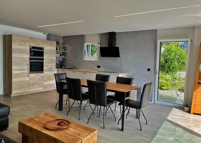 Moderne Avec Vue Panoramique A Proche De Montreux