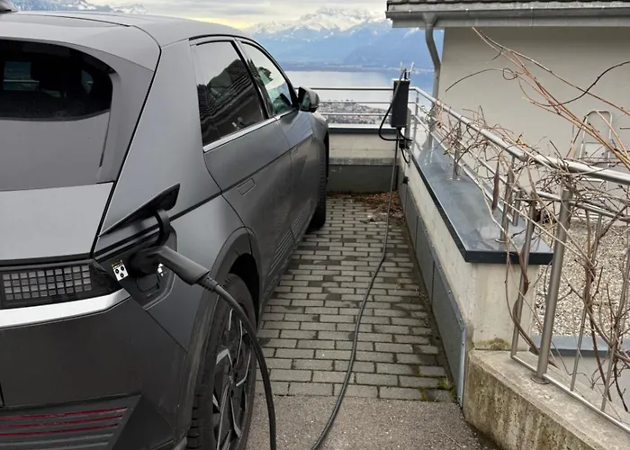 Moderne Avec Vue Panoramique A Proche De Montreux 公寓 强尼