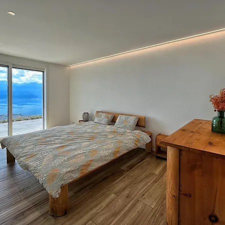 Moderne Avec Vue Panoramique A Proche De Montreux Jongny